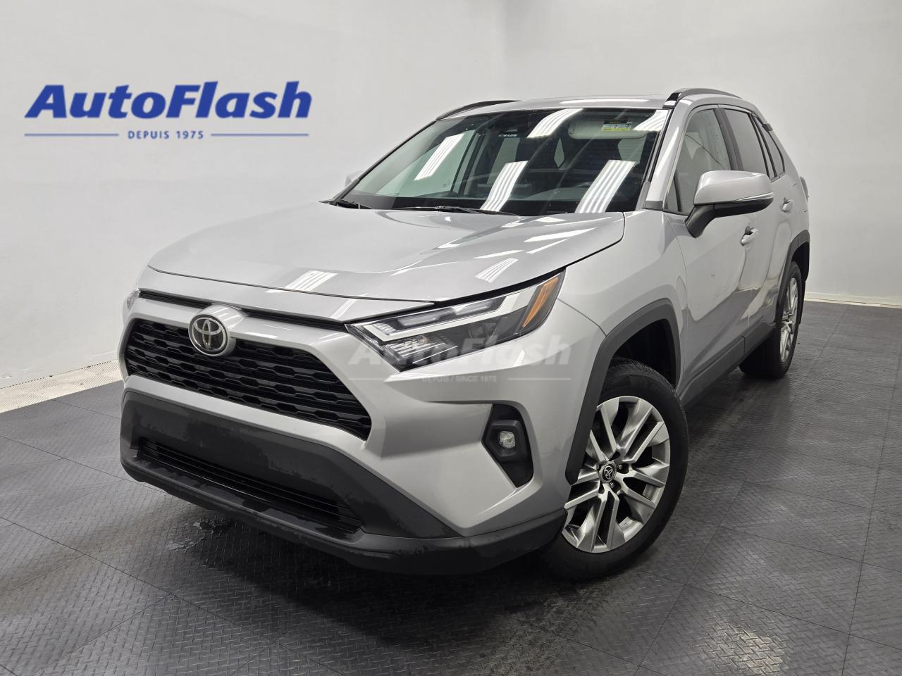 Used 2022 Toyota RAV4 XLE PREMIUM, MAG 19”, CUIR, TOIT, DRIVER ASSIST for sale in Saint-Hubert, QC