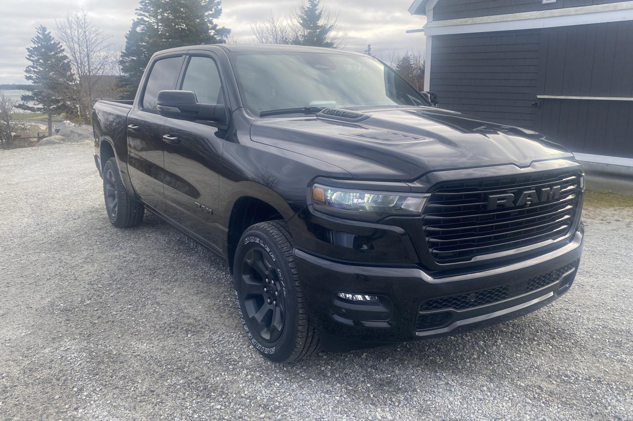 New 2025 RAM 1500 SPORT 4X4 CREW CAB 5'7