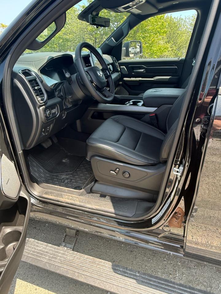 2025 RAM 1500 SPORT 4X4 CREW CAB 5'7" BOX Photo40