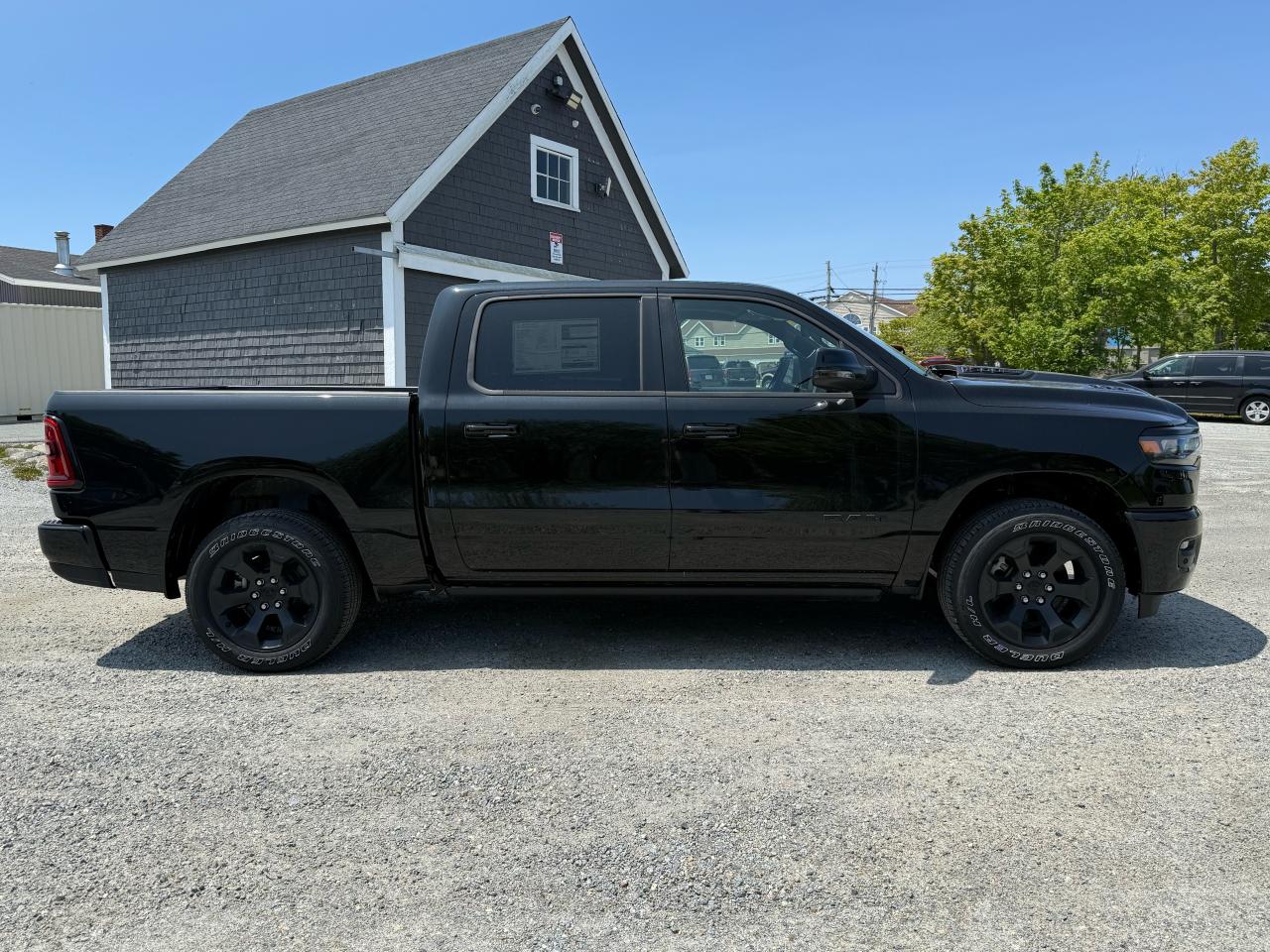 2025 RAM 1500 SPORT 4X4 CREW CAB 5'7" BOX Photo32