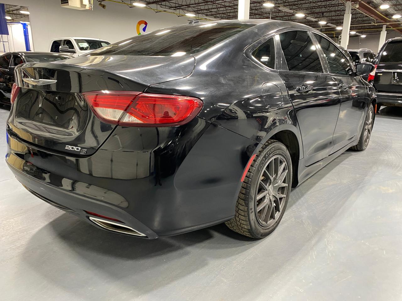 2015 Chrysler 200 S Photo4