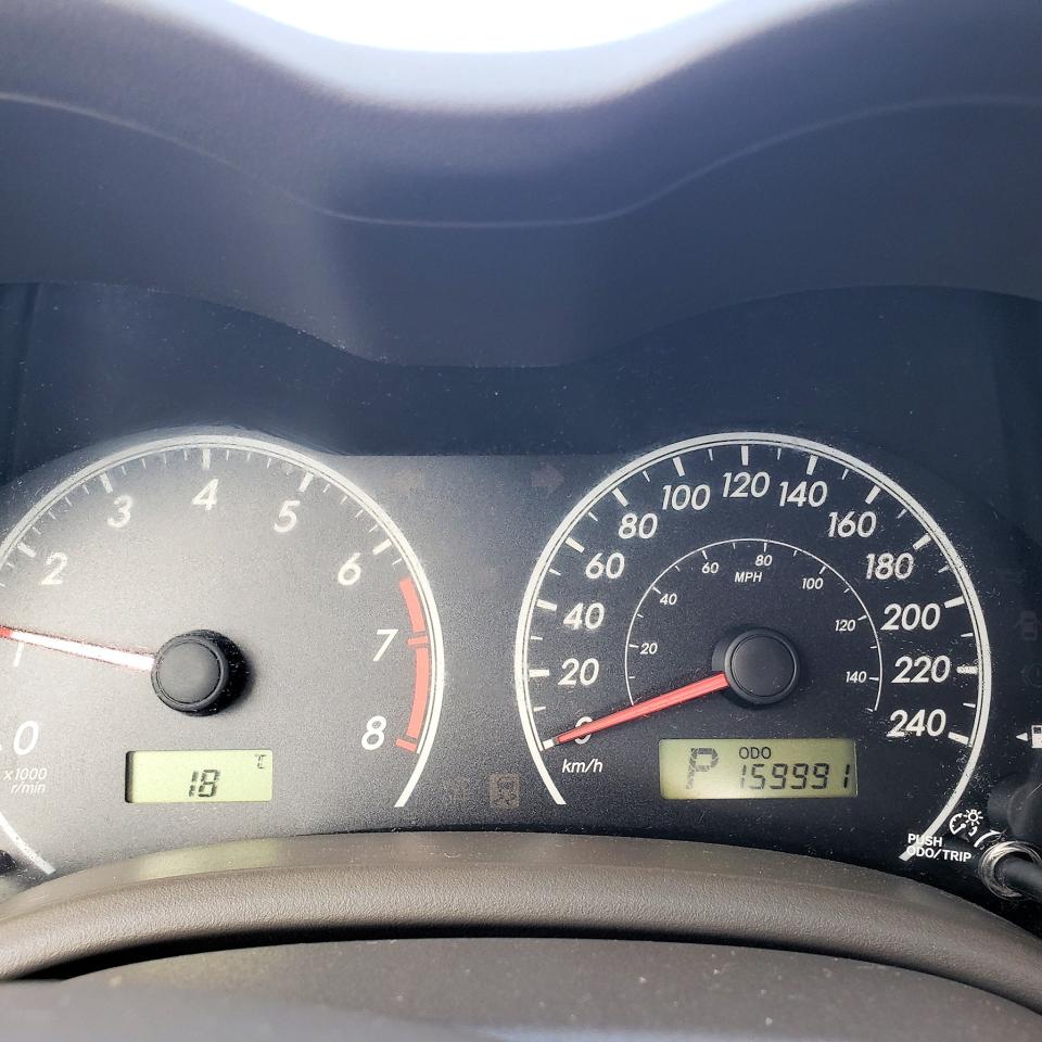 2010 Toyota Corolla Auto CE only 159,991 KM - Photo #10