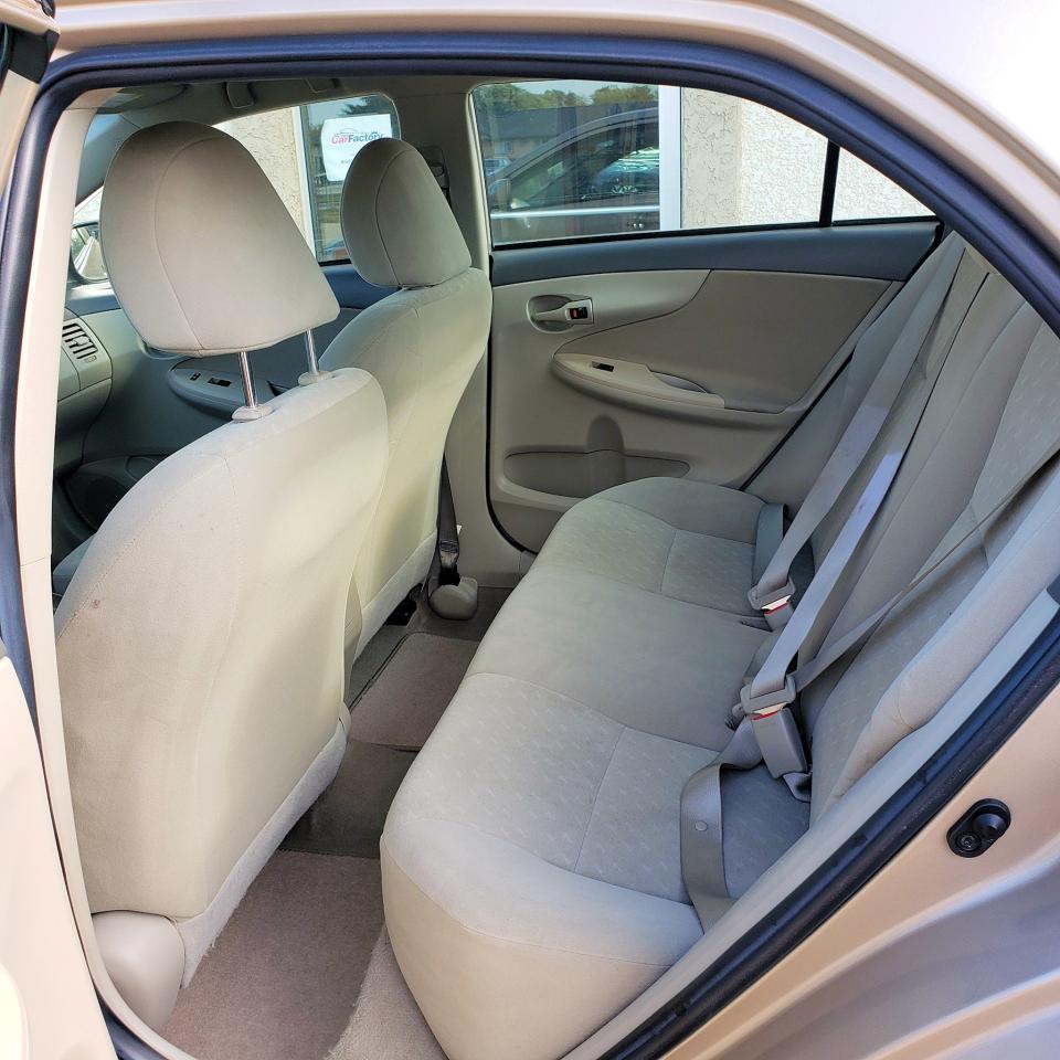 2010 Toyota Corolla Auto CE only 159,991 KM - Photo #9