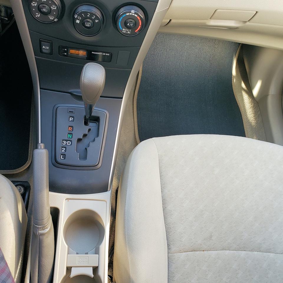 2010 Toyota Corolla Auto CE only 159,991 KM - Photo #14