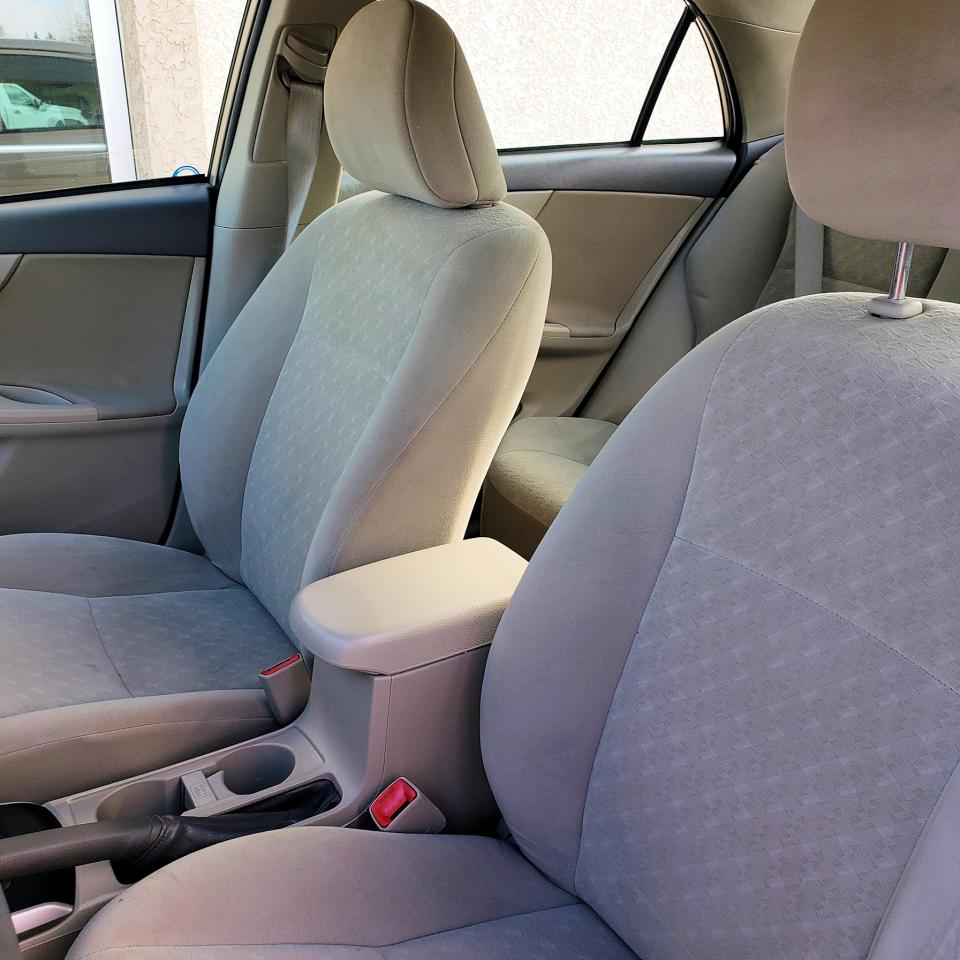2010 Toyota Corolla Auto CE only 159,991 KM - Photo #8