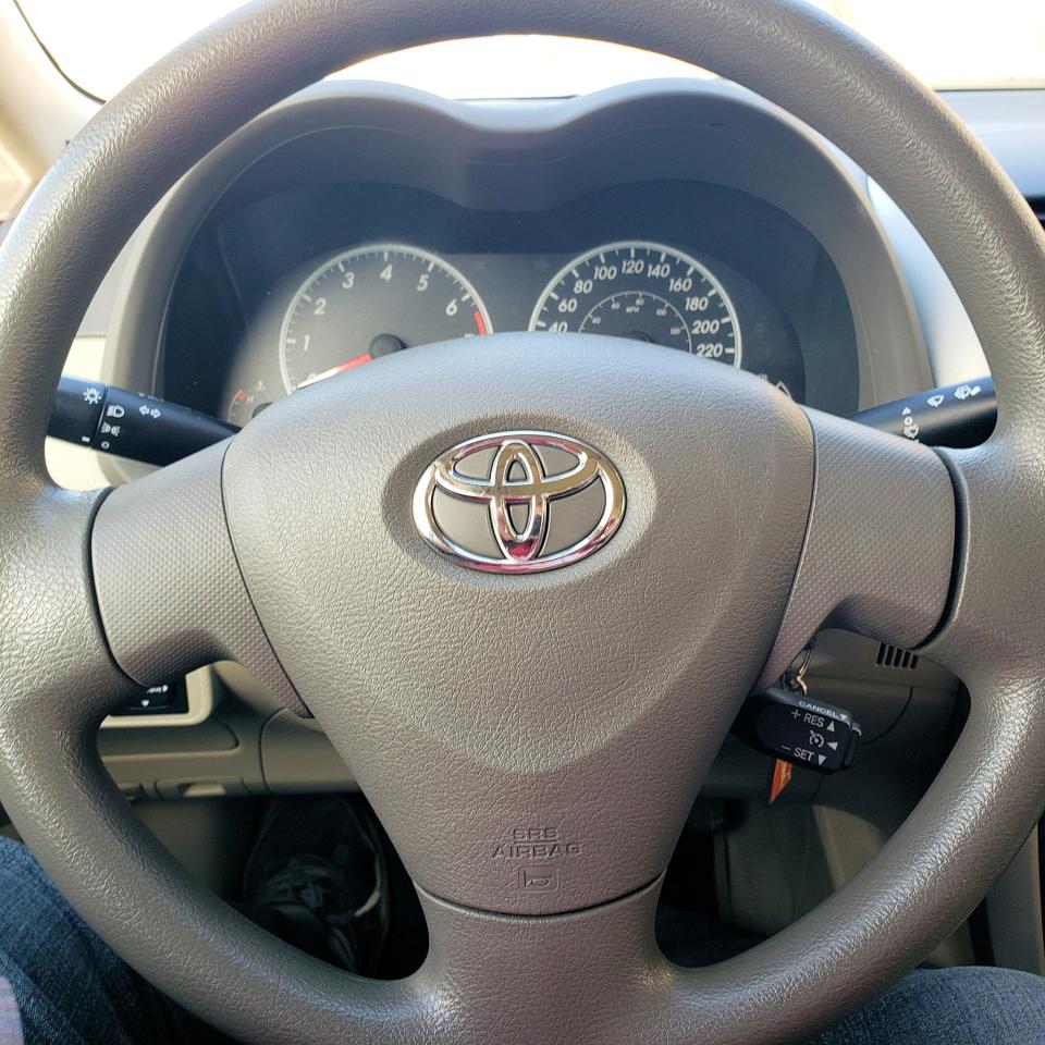 2010 Toyota Corolla Auto CE only 159,991 KM - Photo #11