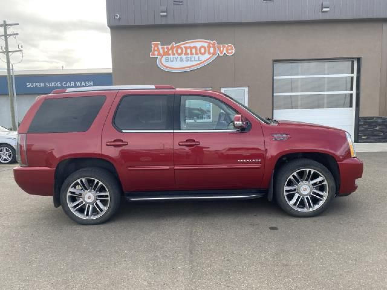 Used 2013 Cadillac Escalade AWD LUXURY for sale in Stettler, AB