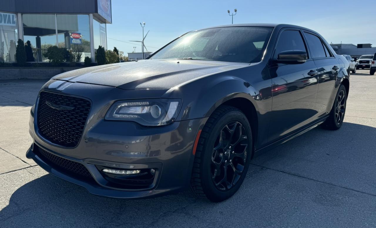 Used 2022 Chrysler 300 300 Touring L AWD for sale in Tilbury, ON