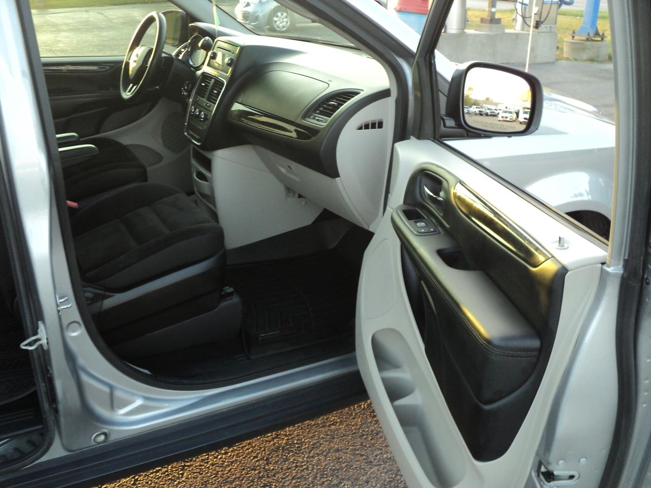 2019 Dodge Grand Caravan SXT Stow-N-Go 3.6L6cyl 7Seater BackUpCam - Photo #16