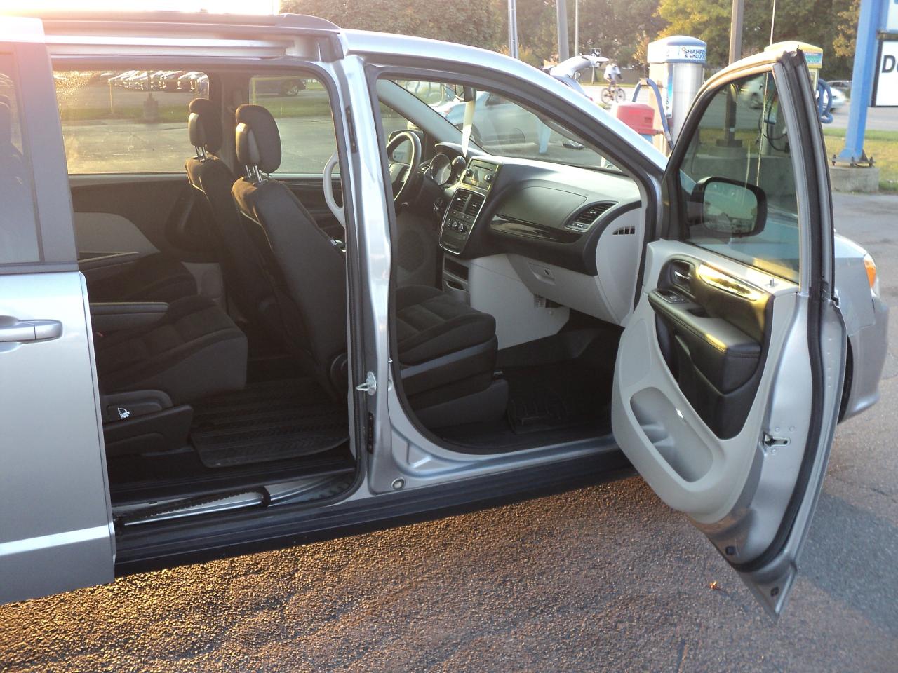2019 Dodge Grand Caravan SXT Stow-N-Go 3.6L6cyl 7Seater BackUpCam - Photo #15