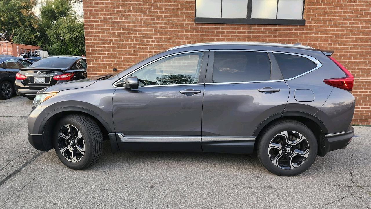 2018 Honda CR-V Touring AWD Photo1