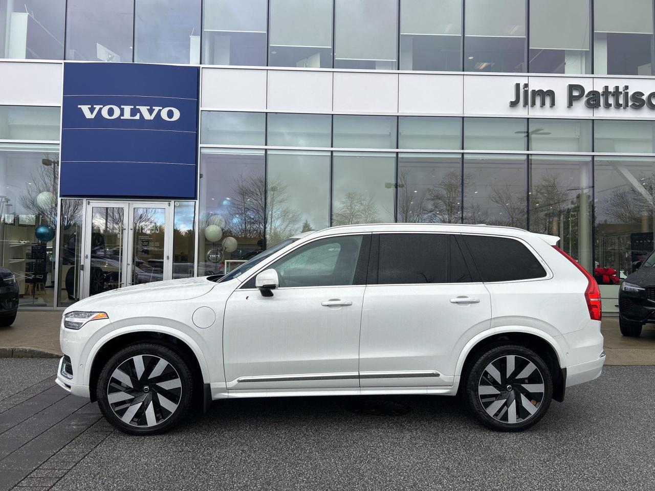 New 2025 Volvo XC90 Plug-In Hybrid T8 AWD Ultra Bright Theme 7-Seater for sale in Surrey, BC