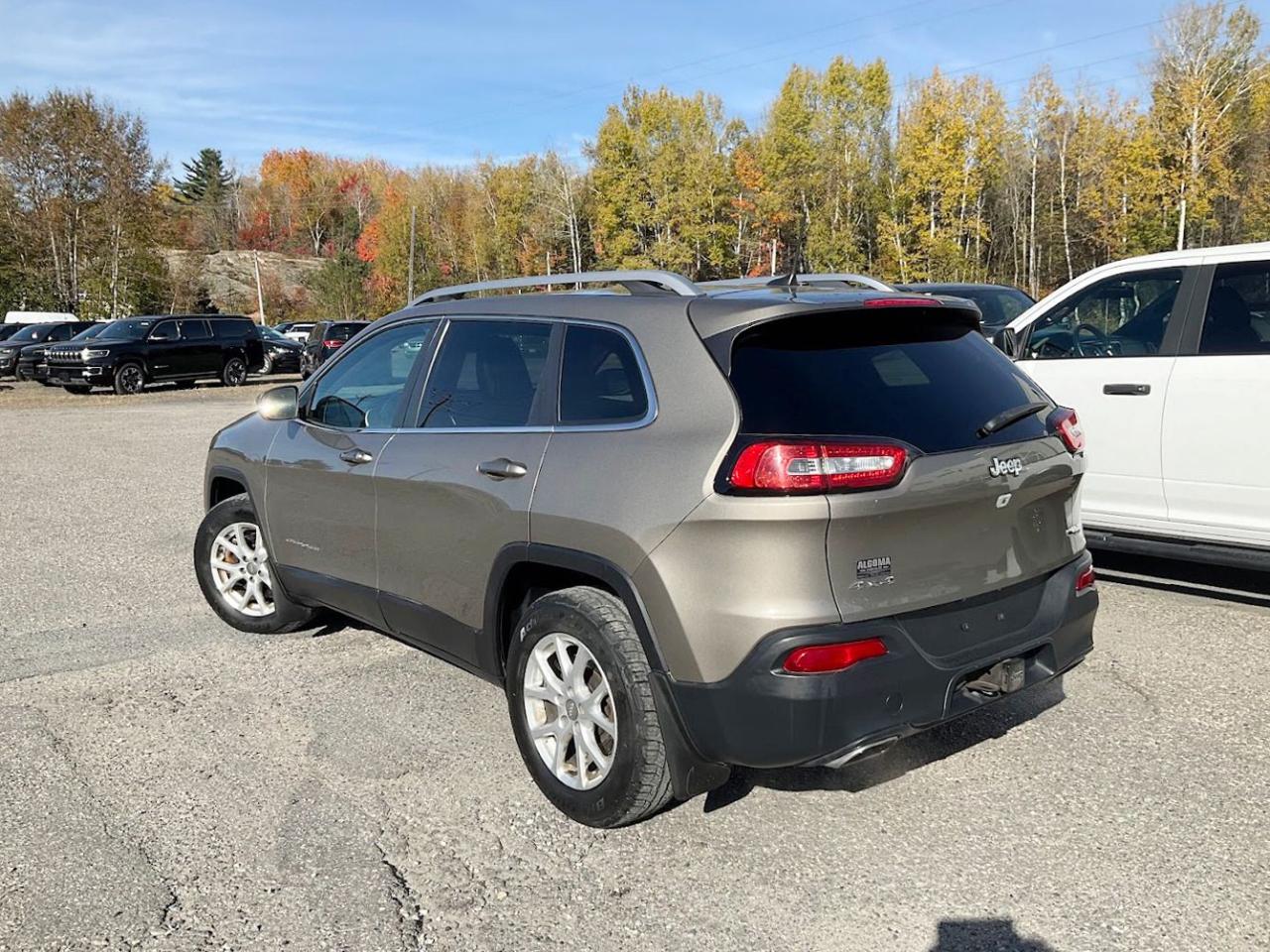 2016 Jeep Cherokee  Photo3