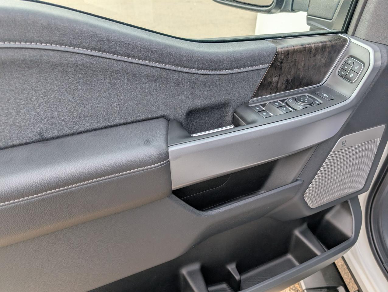 2024 Ford F-250 Super Duty SRW Lariat Photo5