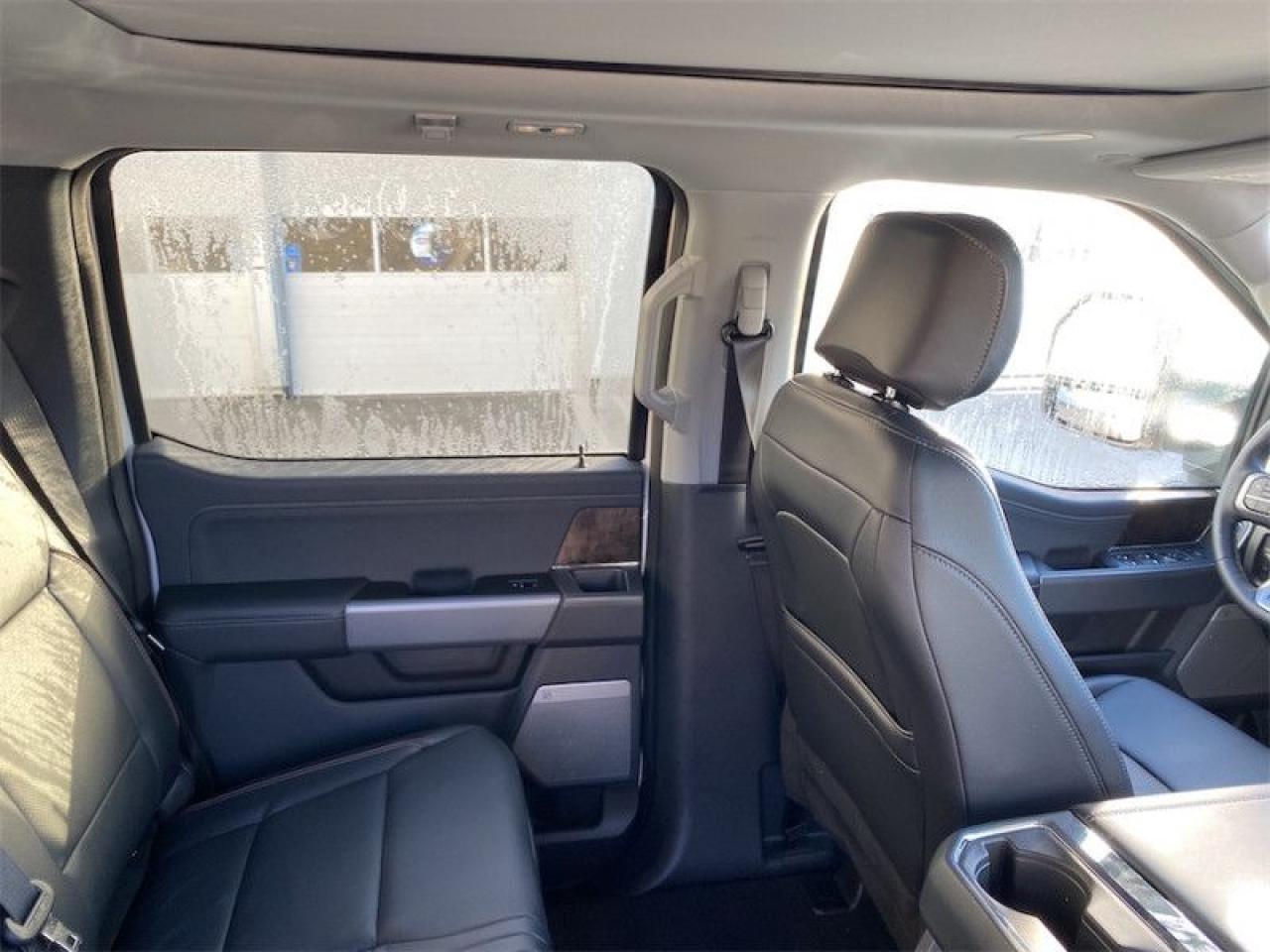 2024 Ford F-350 Super Duty Lariat  - Leather Seats Photo5