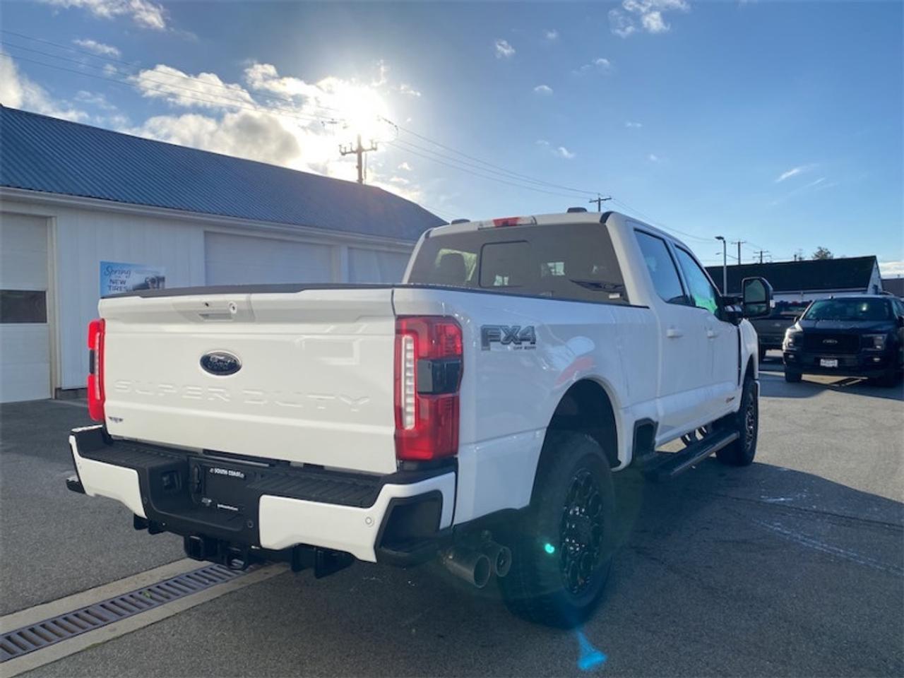 2024 Ford F-350 Super Duty Lariat  - Leather Seats Photo4