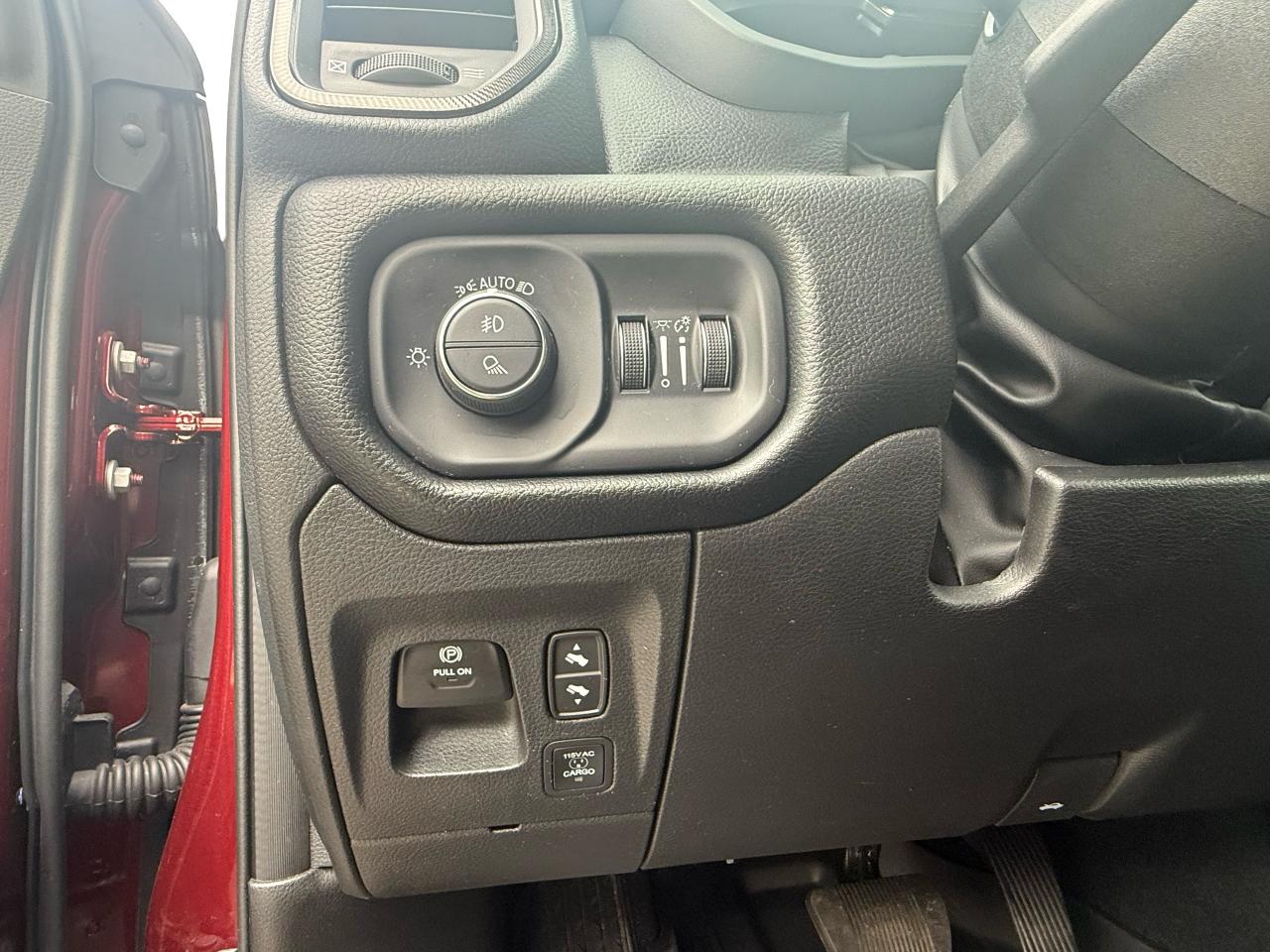 2025 RAM 1500 SPORT 4X4 CREW CAB 5'7" BOX Photo35