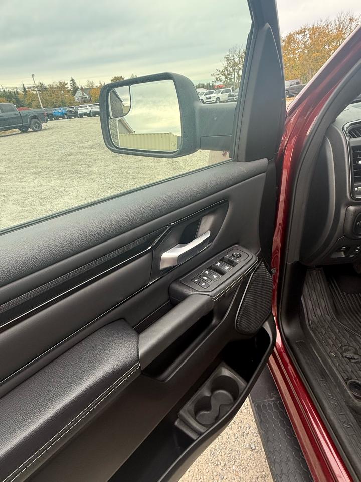 2025 RAM 1500 SPORT 4X4 CREW CAB 5'7" BOX Photo33