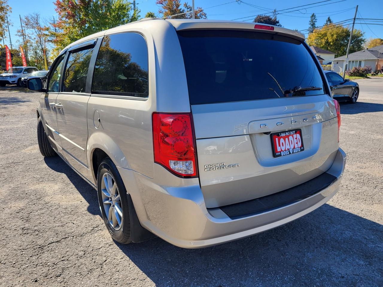 2013 Dodge Grand Caravan SXT W/ DVD Photo2