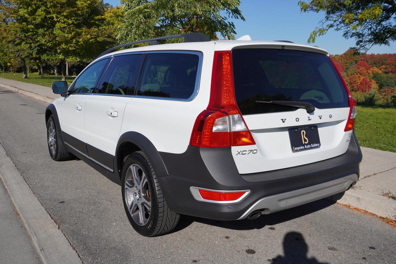 2012 Volvo XC70 T6 AWD / NO ACCIDENTS / STUNNING COMBO / LOCAL CAR Photo2