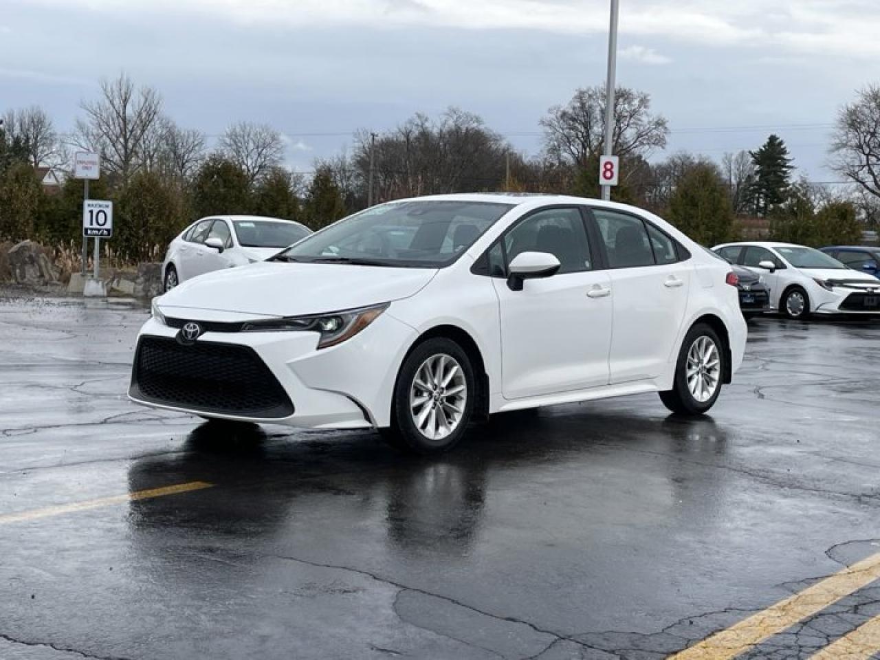 Used 2022 Toyota Corolla LE Upgrade, Sunroof, Heated Seats, Radar Cruise, CarPlay + Android, Alloy Wheels, Bluetooth & more!! for sale in Guelph, ON