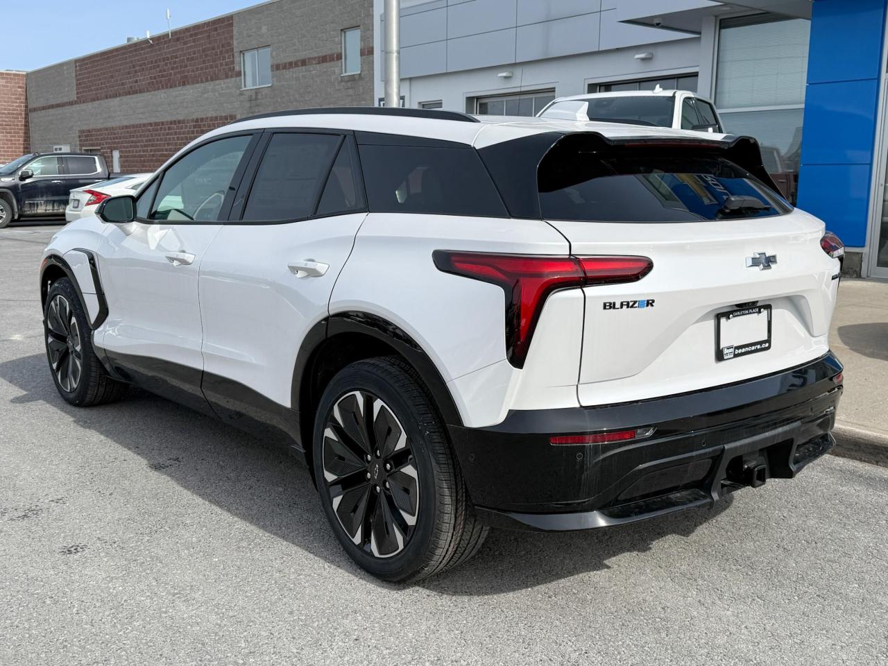 2025 Chevrolet Blazer EV RS FULLY ELECTRIC WITH REMOTE START/ENTRY, HEATED SEATS, HEATED STEERING WHEEL, SUNROOF, POWER LIFTGATE, HD SURROUND VISION Photo2