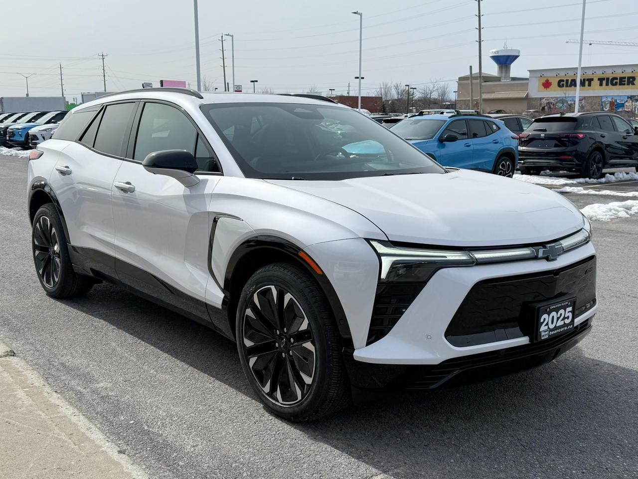 2025 Chevrolet Blazer EV RS FULLY ELECTRIC WITH REMOTE START/ENTRY, HEATED SEATS, HEATED STEERING WHEEL, SUNROOF, POWER LIFTGATE, HD SURROUND VISION Photo