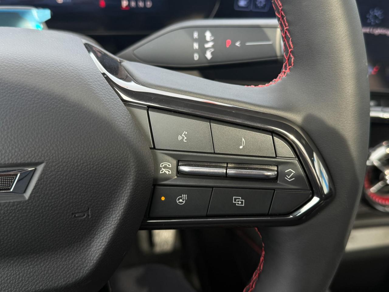 2025 Chevrolet Blazer EV RS FULLY ELECTRIC WITH REMOTE START/ENTRY, HEATED SEATS, HEATED STEERING WHEEL, SUNROOF, POWER LIFTGATE, HD SURROUND VISION Photo