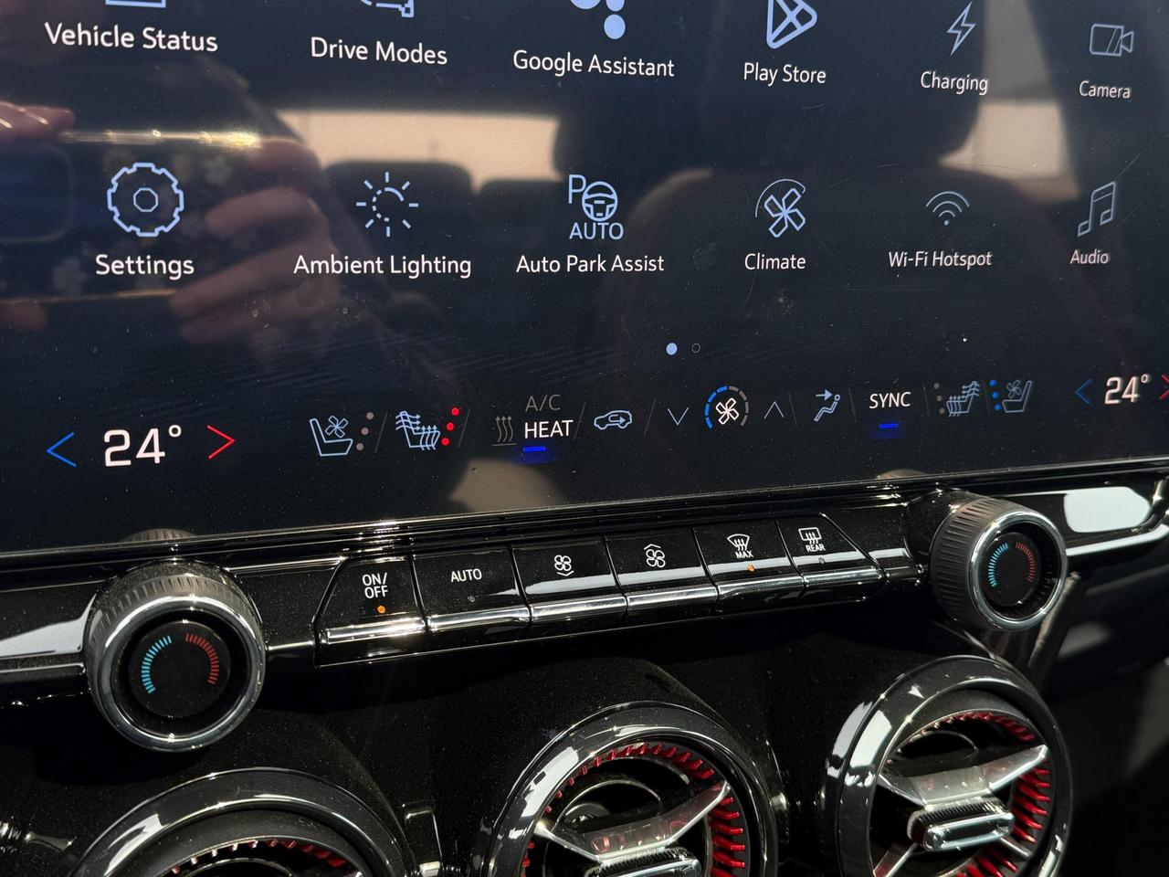 2025 Chevrolet Blazer EV RS FULLY ELECTRIC WITH REMOTE START/ENTRY, HEATED SEATS, HEATED STEERING WHEEL, SUNROOF, POWER LIFTGATE, HD SURROUND VISION Photo