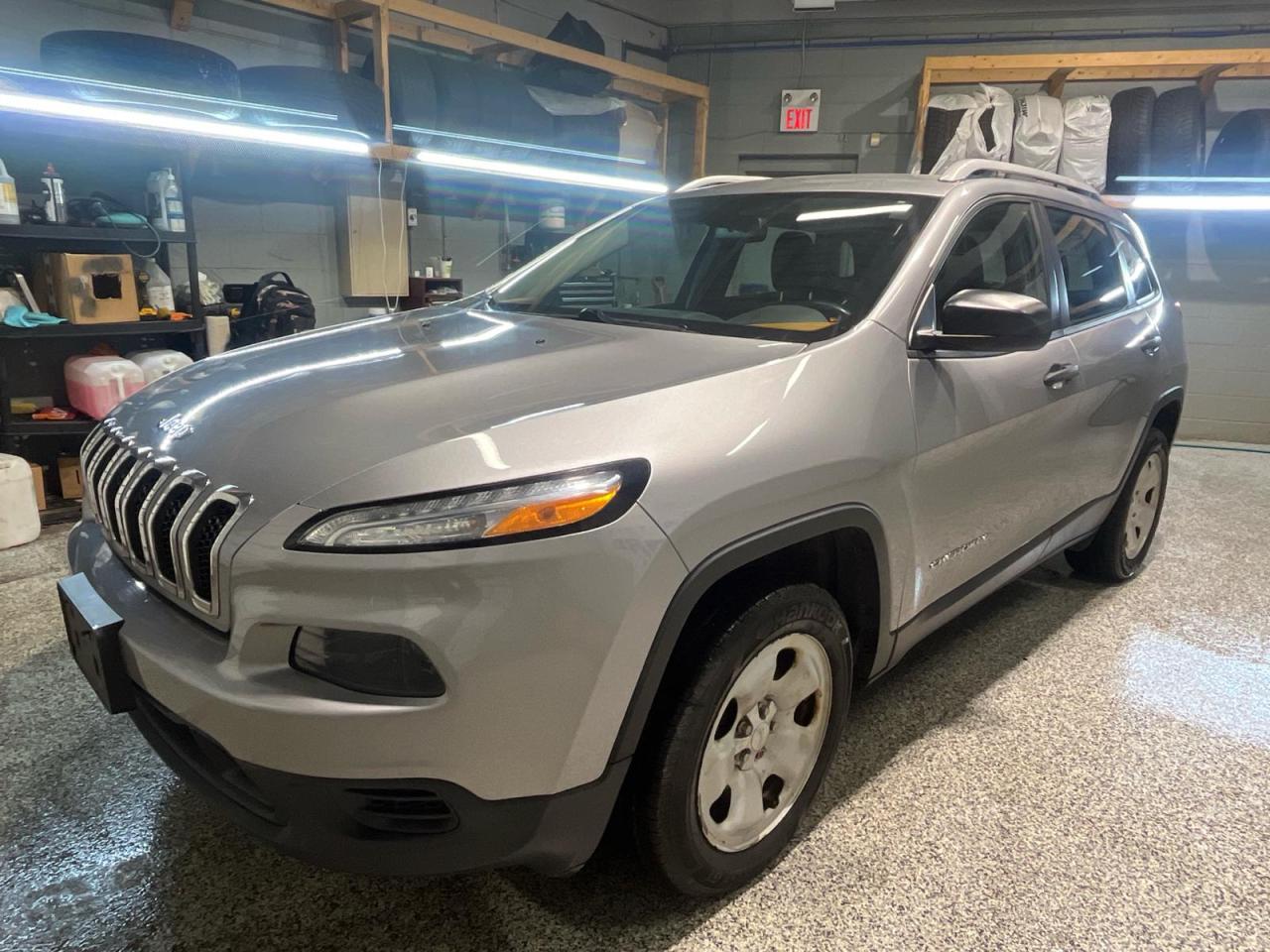 Used 2016 Jeep Cherokee Sport * Remote Start System * Leather-wrapped shift knob Power heated exterior mirrors Air conditioning Heated front seats  * Adjustable Headlights * for sale in Cambridge, ON