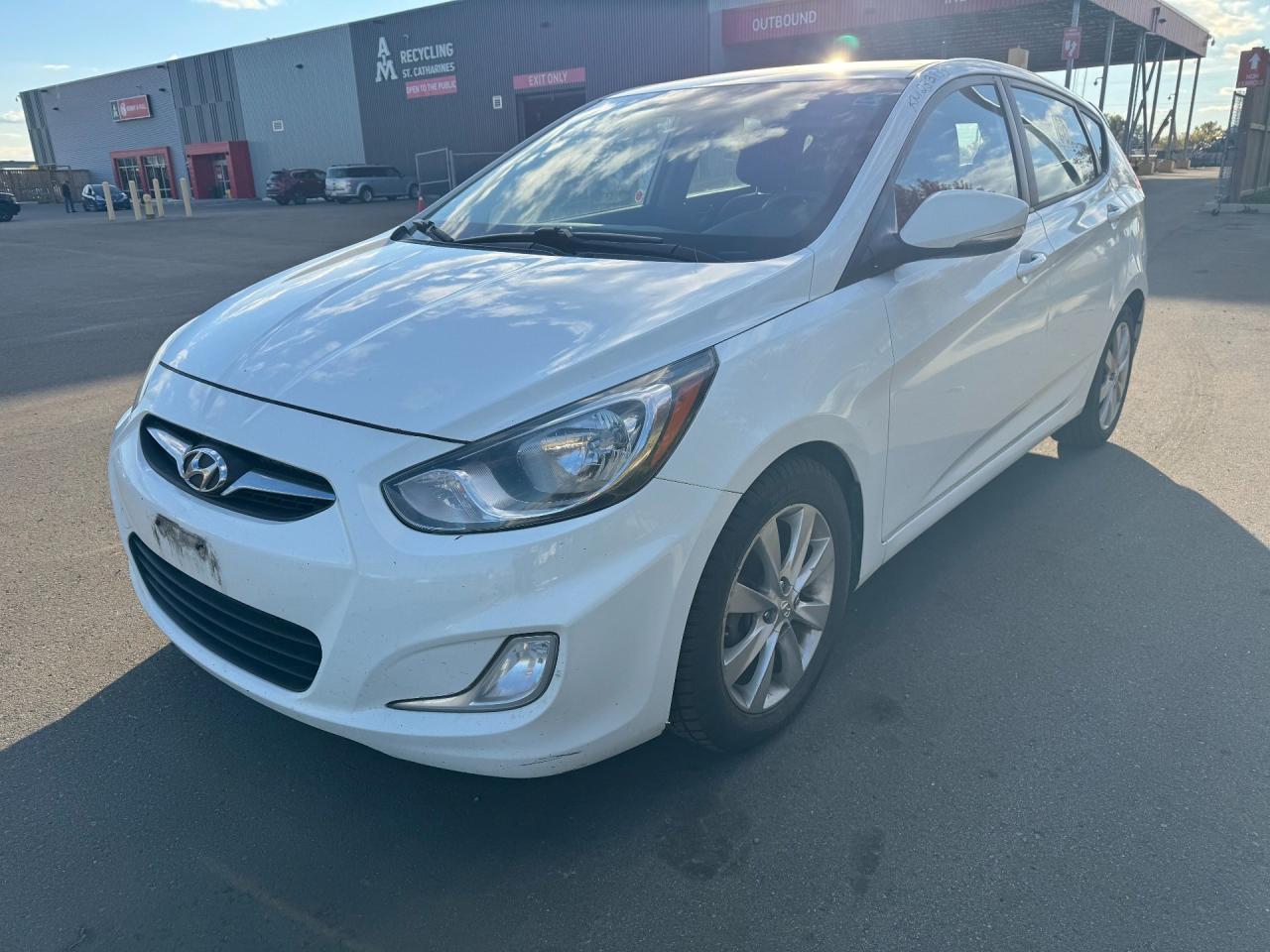 Used 2013 Hyundai Accent SE for sale in Hamilton, ON