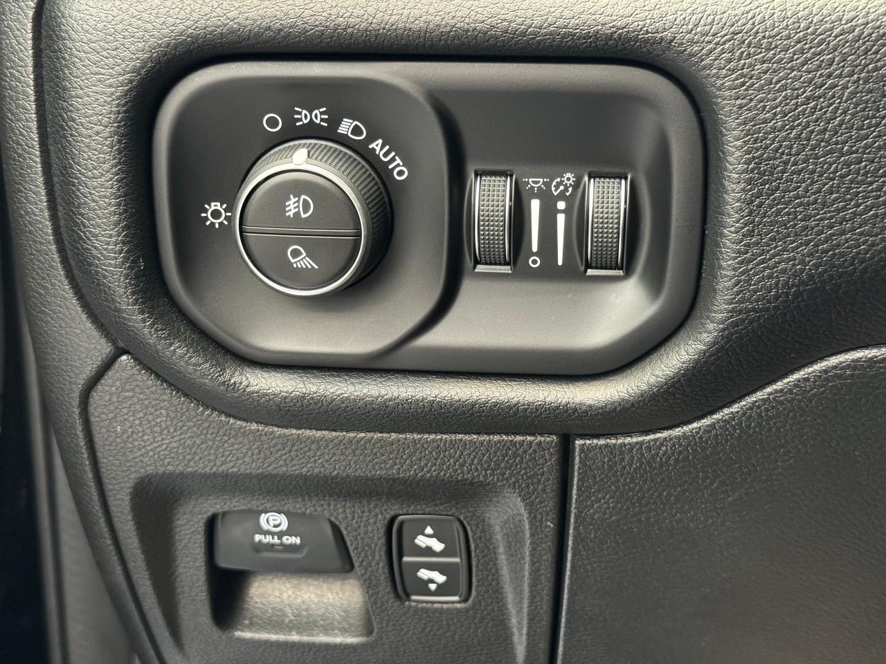 2021 RAM 1500 SPORT CREW 5.7L V8 4x4+Tinted+Roof+CLEAN CARFAX Photo52