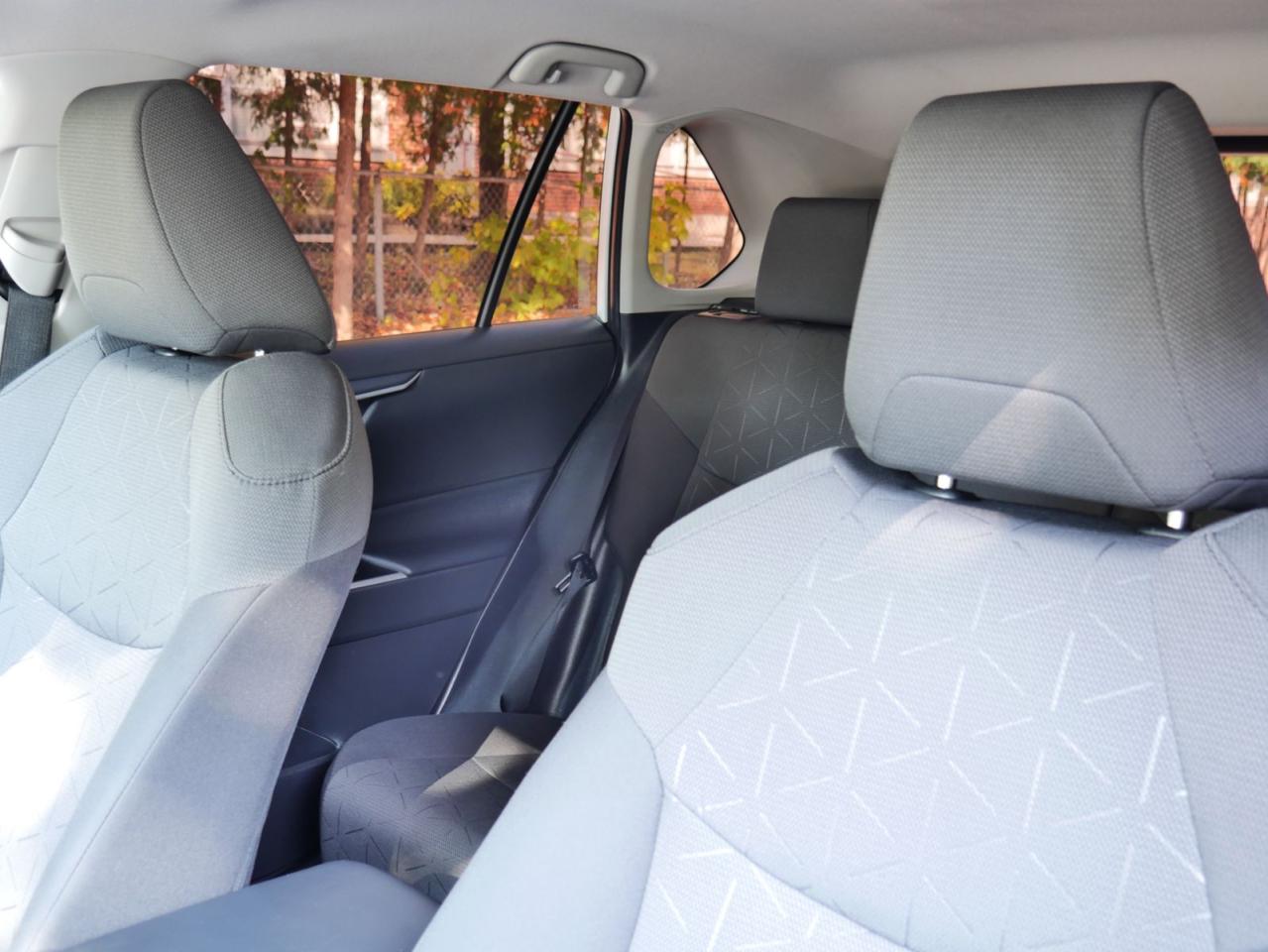 2021 Toyota RAV4 LE AWD - Photo #10