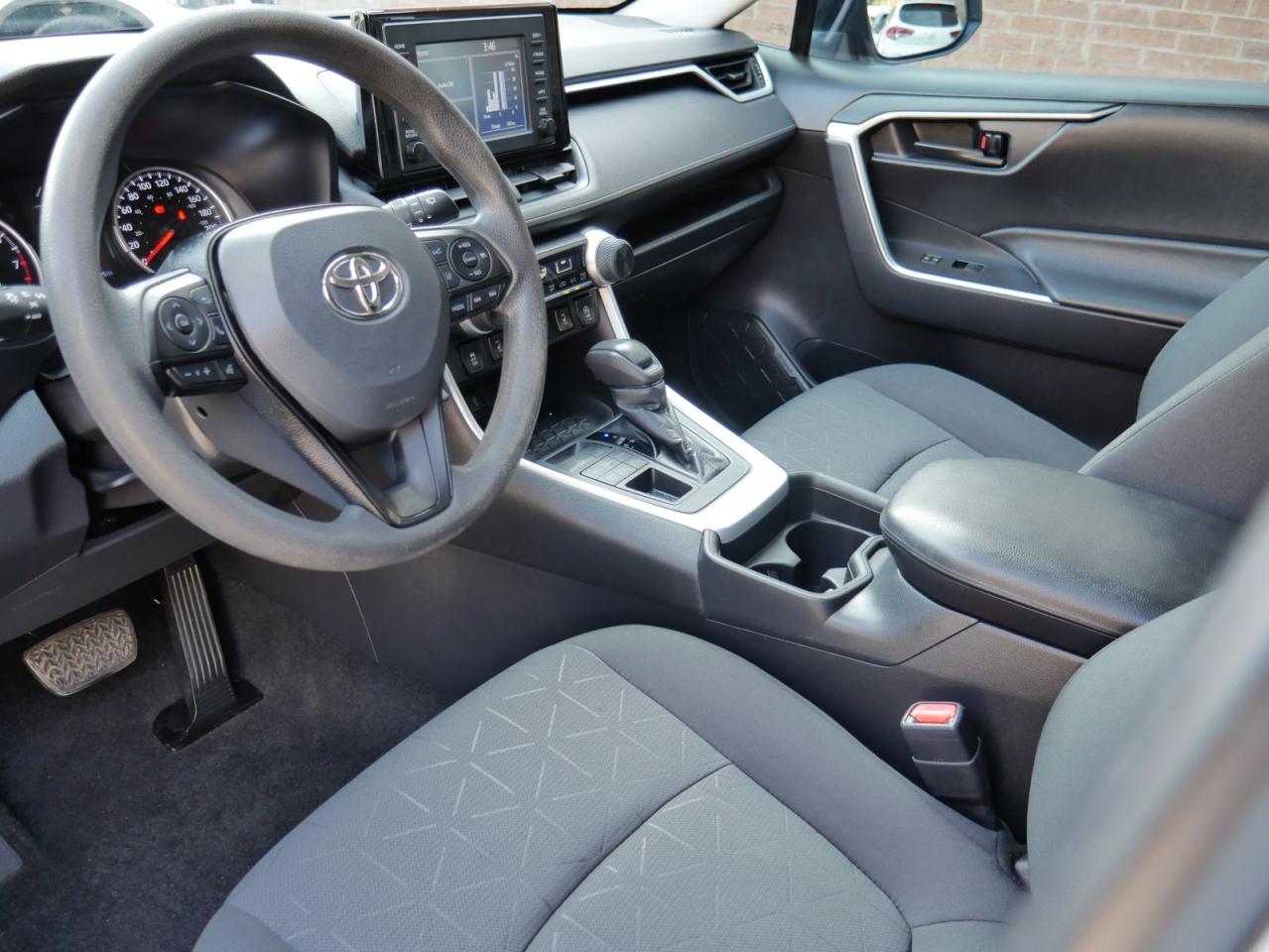 2021 Toyota RAV4 LE AWD - Photo #9
