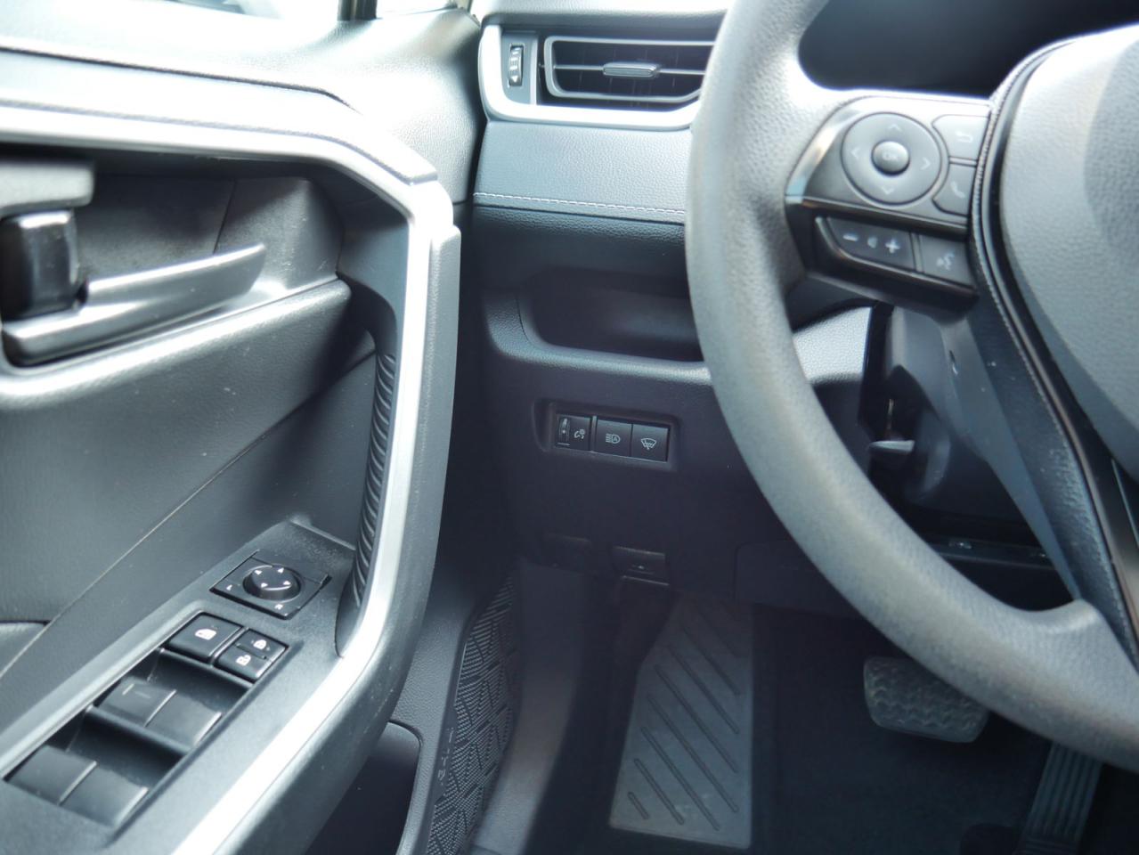 2021 Toyota RAV4 LE AWD - Photo #18