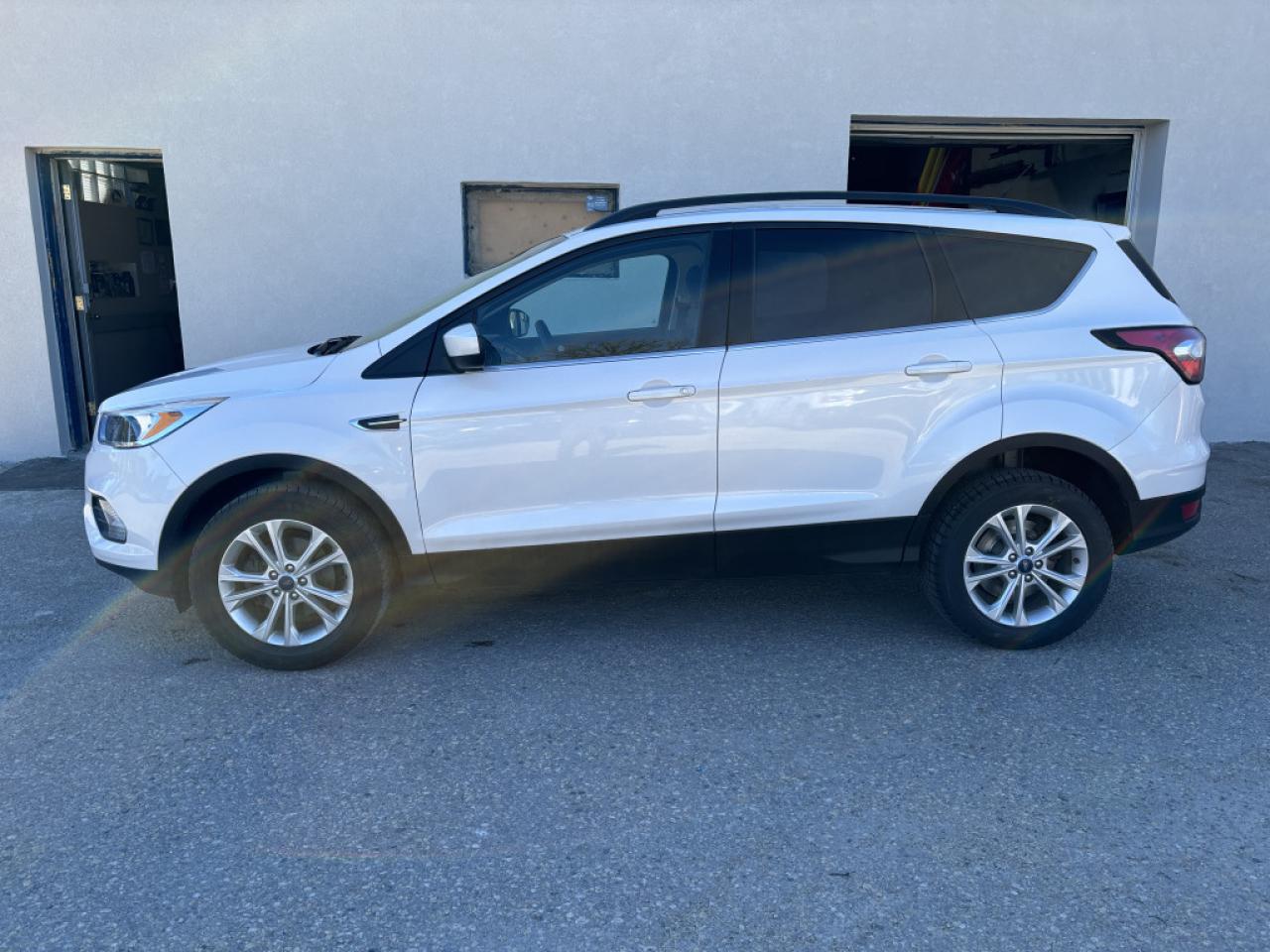 Used 2018 Ford Escape SE 4dr Front-wheel Drive Automatic for sale in Winnipeg, MB