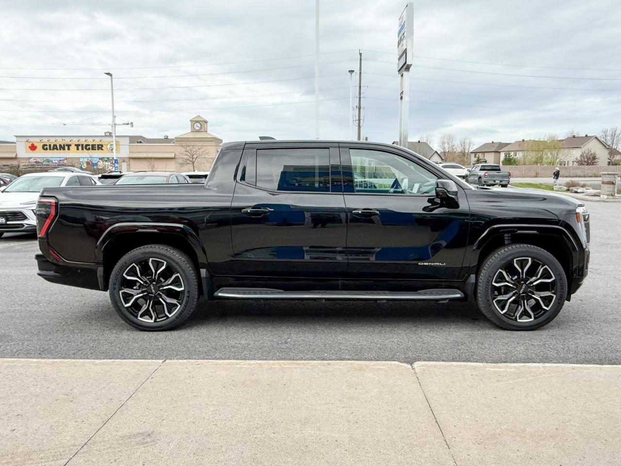 2025 GMC Sierra EV Denali FULLY ELECTRIC WITH REMOTE START/ENTRY, SUNROOF, HEATED SEATS, HEATED STEERING WHEEL, VENTILATED SEATS, MULTI-FLEX MID-GATE, BOSE SOUND SYSTEM Photo