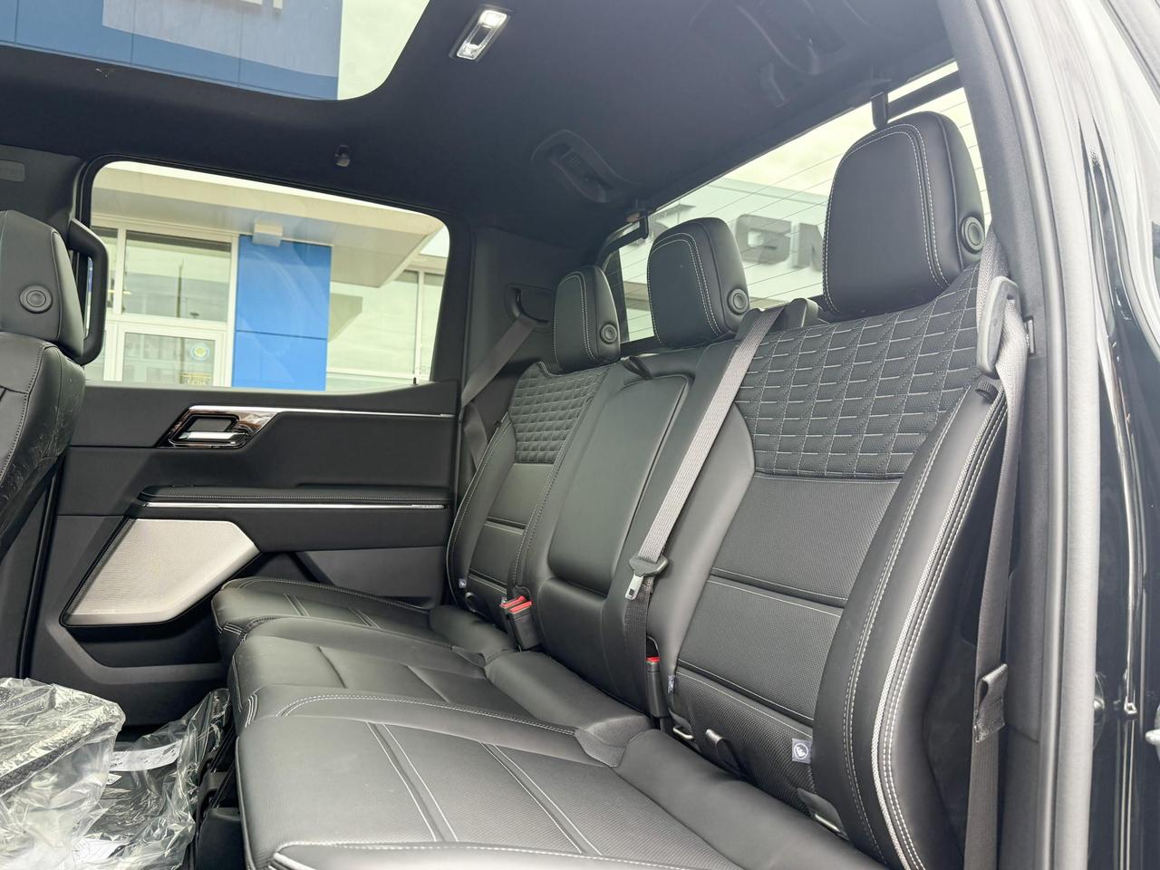 2025 GMC Sierra EV Denali FULLY ELECTRIC WITH REMOTE START/ENTRY, SUNROOF, HEATED SEATS, HEATED STEERING WHEEL, VENTILATED SEATS, MULTI-FLEX MID-GATE, BOSE SOUND SYSTEM Photo