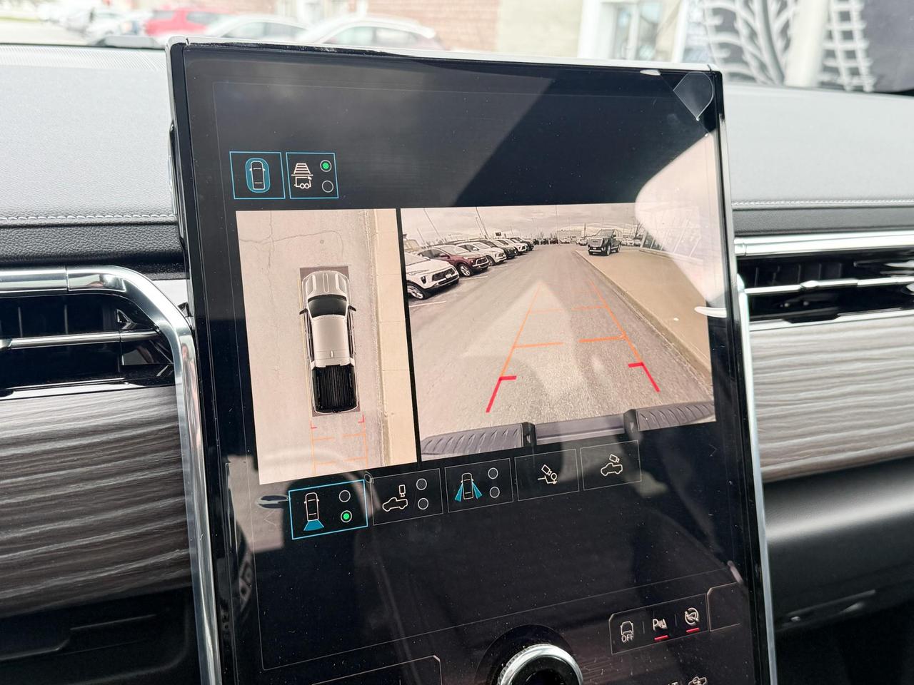 2025 GMC Sierra EV Denali FULLY ELECTRIC WITH REMOTE START/ENTRY, SUNROOF, HEATED SEATS, HEATED STEERING WHEEL, VENTILATED SEATS, MULTI-FLEX MID-GATE, BOSE SOUND SYSTEM Photo