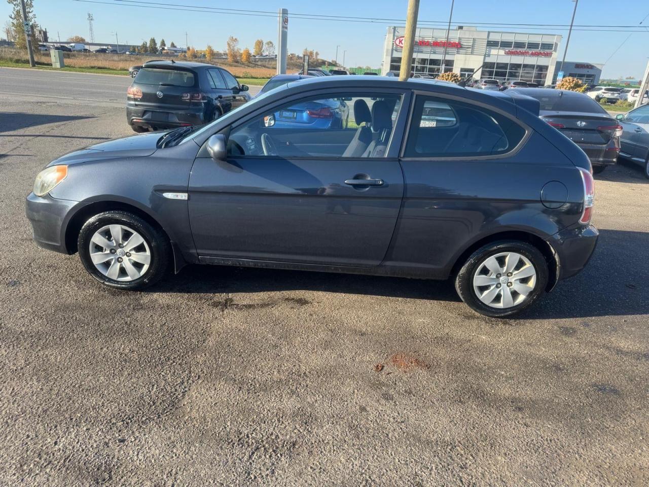 2010 Hyundai Accent L, MANUAL, SMALL CAR, ONLY 75KMS, CERTIFIED - Photo #2