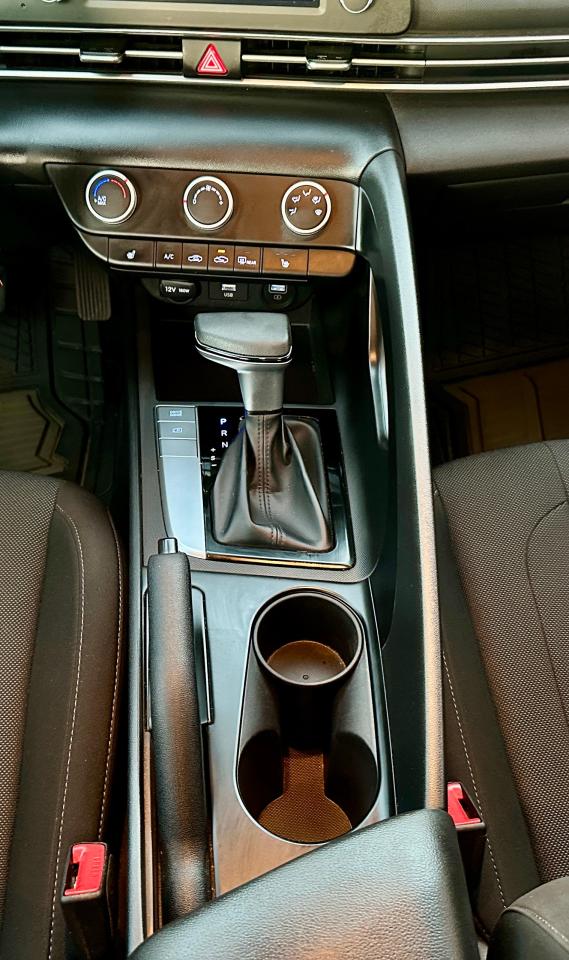 2022 Hyundai Elantra Essential Photo