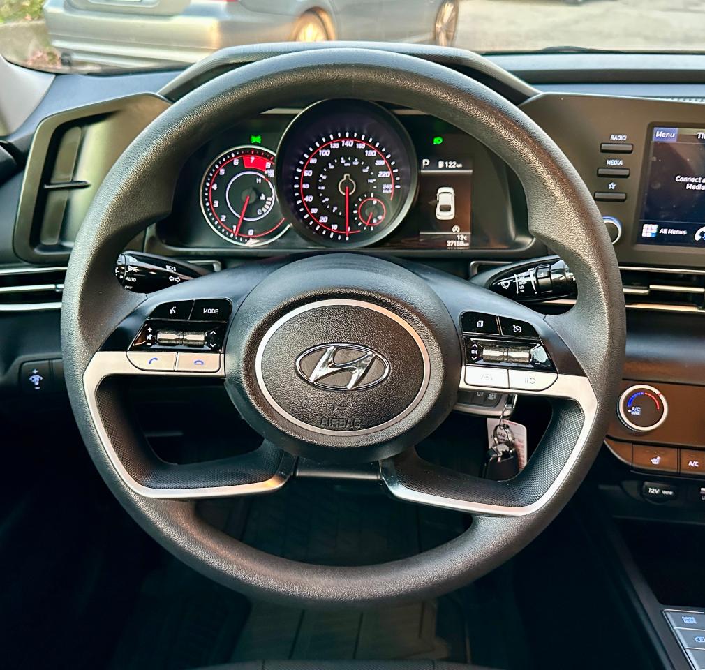 2022 Hyundai Elantra Essential Photo