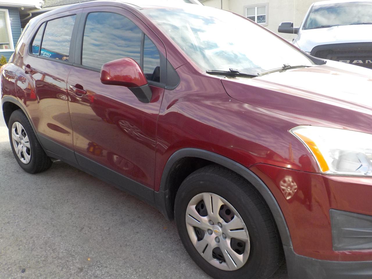 2014 Chevrolet Trax LS Photo2