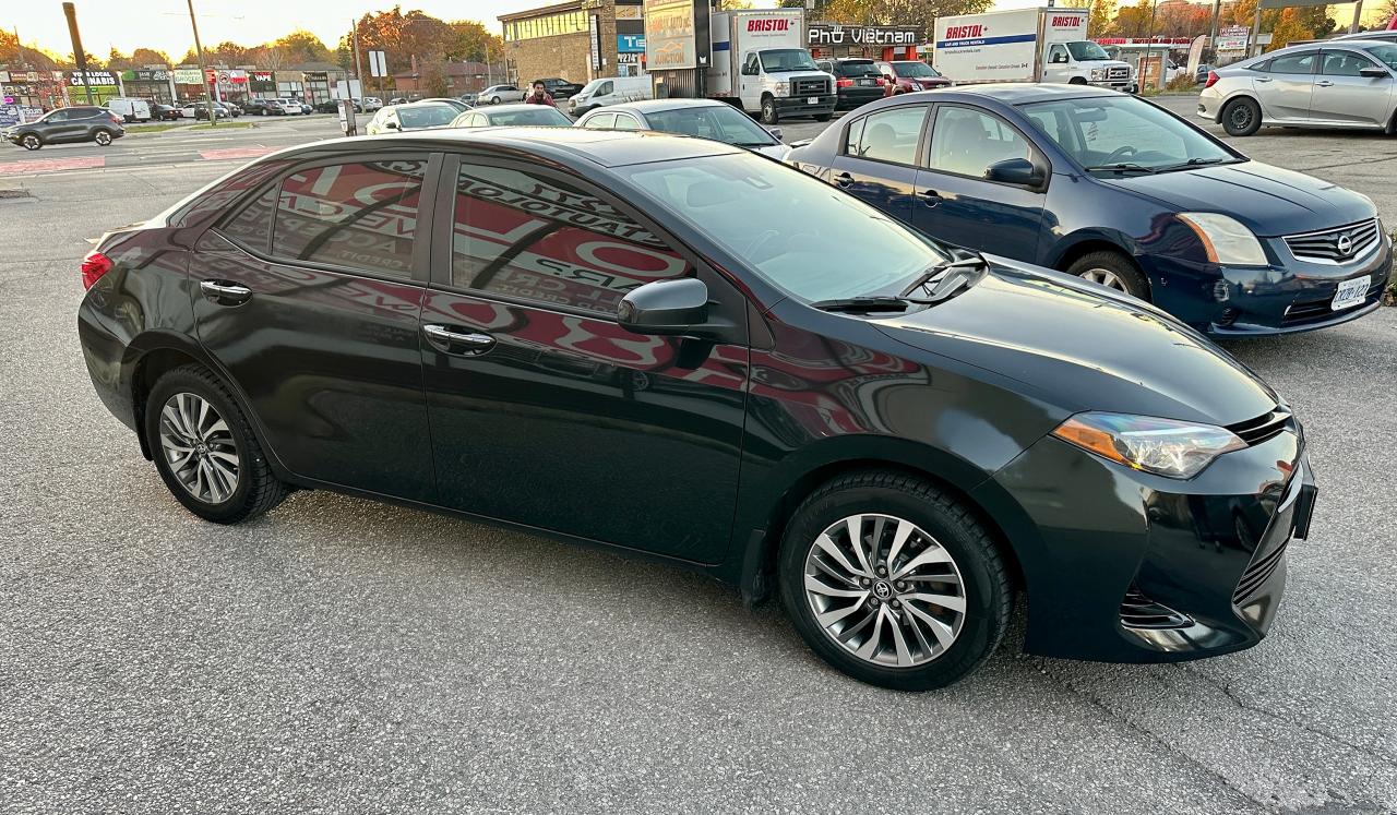2018 Toyota Corolla XLE Photo3