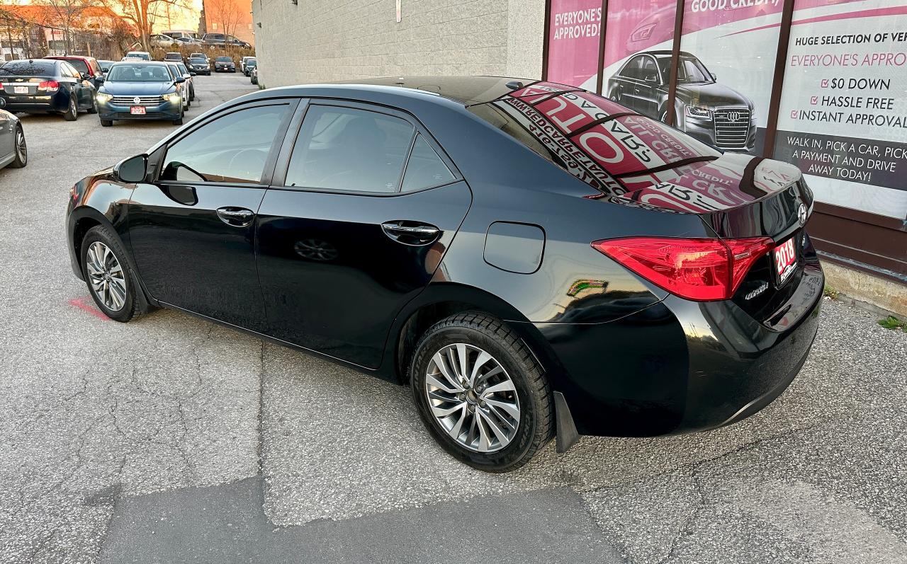 2018 Toyota Corolla XLE Photo4
