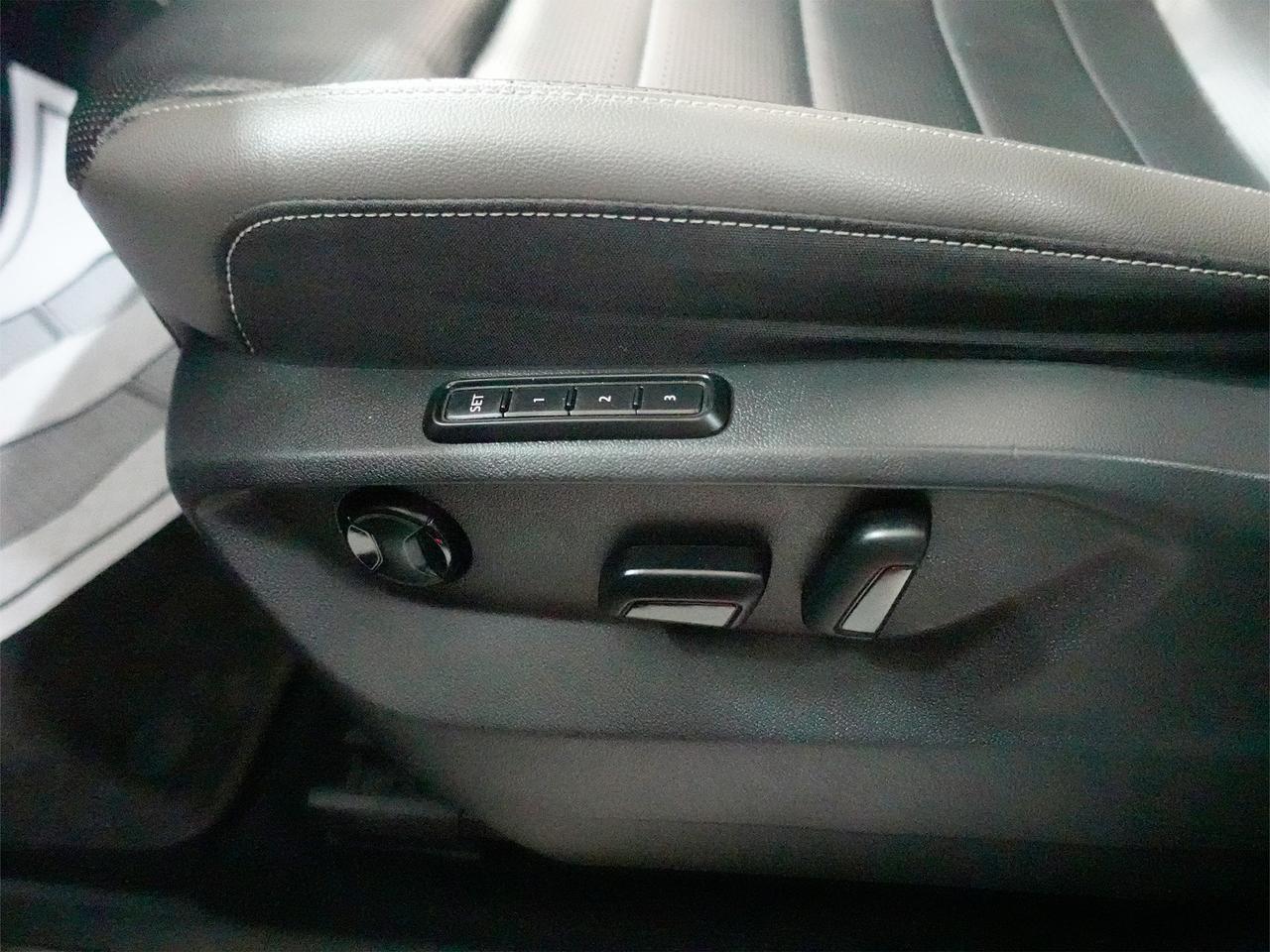 2020 Volkswagen Atlas EXECLINE | AWD | Nav | Pano roof | Digital Dash Photo