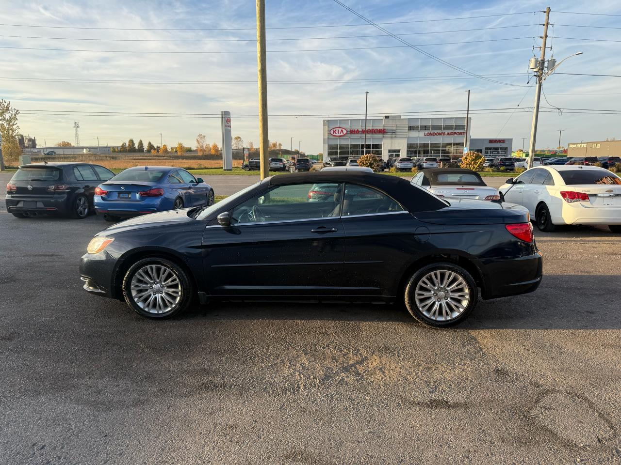 2012 Chrysler 200 Touring, CONVERTIBLE, ONLY 68KMS, CERTIFIED - Photo #2