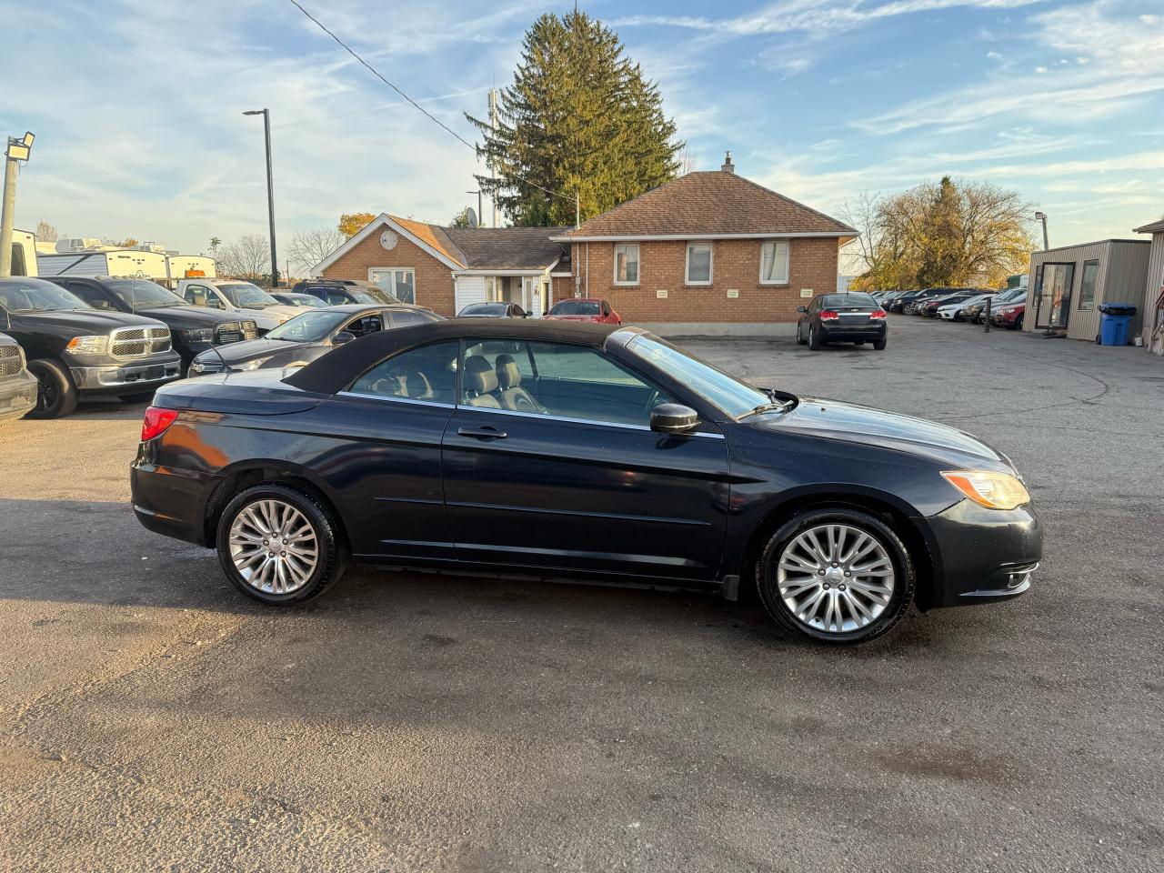 2012 Chrysler 200 Touring, CONVERTIBLE, ONLY 68KMS, CERTIFIED - Photo #6