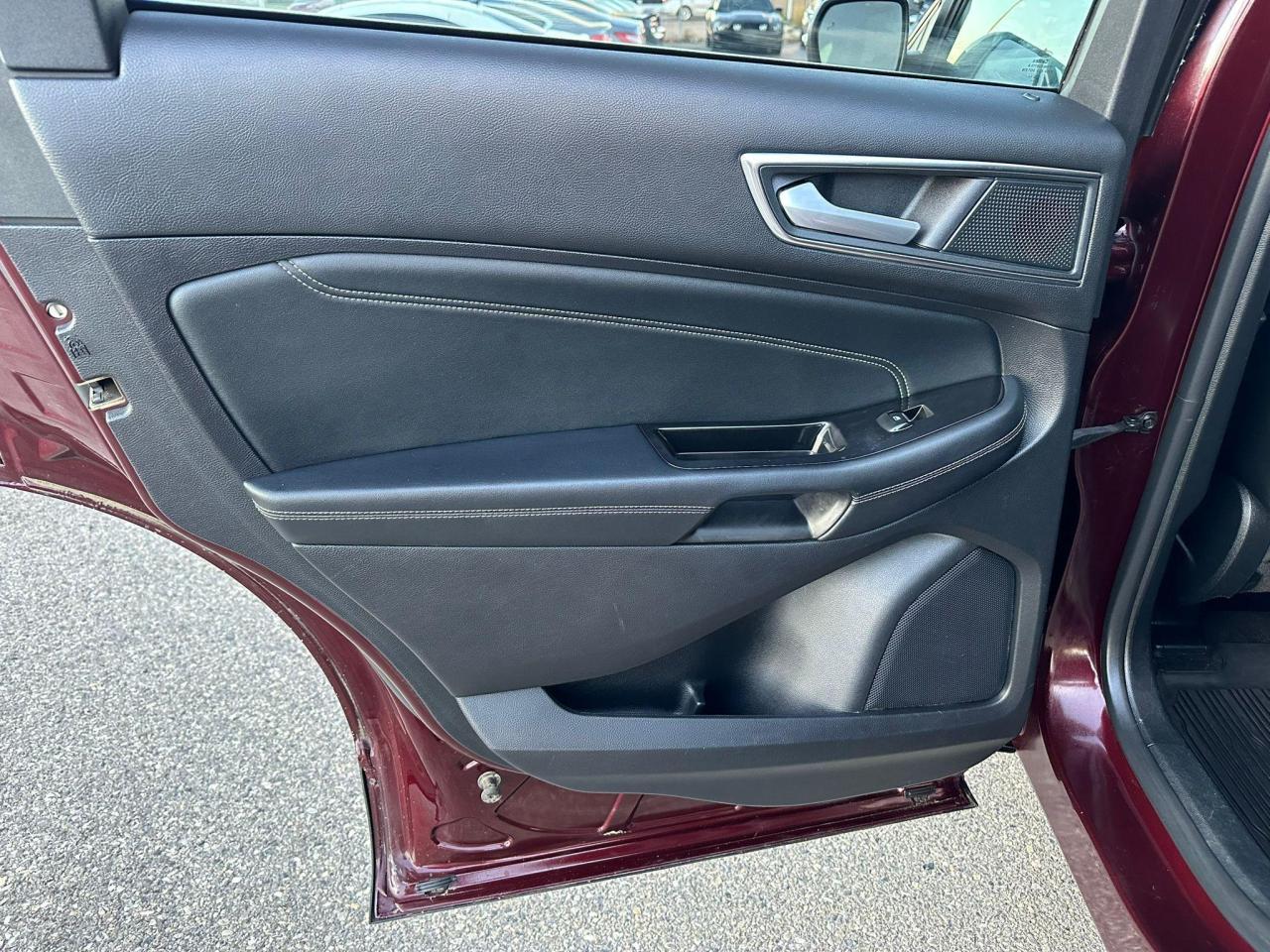 2020 Ford Edge Titanium AWD - Photo #11