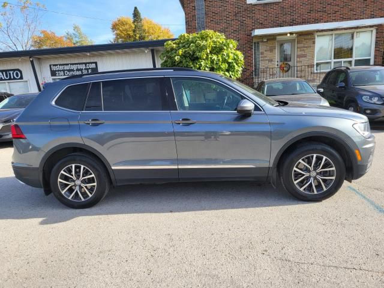 2018 Volkswagen Tiguan COMFORTLINE Photo2